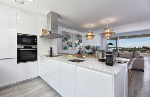 New Golden Mile Chalet De Esquí | Sonrisa | Casa adosada con piscina en Estepona