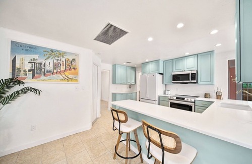 East Rocks Casa | Sooner Beach Escape: Cute Pool Home in East Rocks