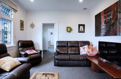 Mount Eden Casa | Soothe Serenity Mt Eden Villa with Parking