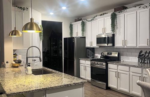 Richmond Casa | Soothing 4-bedroom house with AC in charming Booth