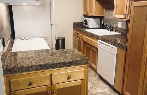 Redondo Beach Apartamento | Soothing Beach Apartment in Redondo Beach…20 steps to Ocean!