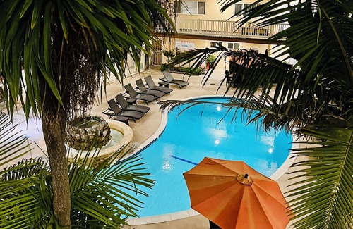 Redondo Beach Apartamento | Soothing Beach Apartment in Redondo Beach…20 steps to Ocean!