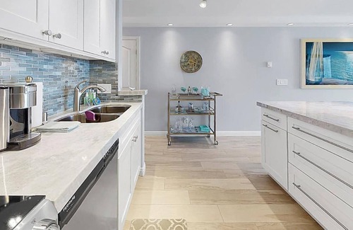 Pacific Beach Condominio | Soothing Ocean Sounds, Beach Views, Floor-to-Ceiling Windows: True Beach Therapy