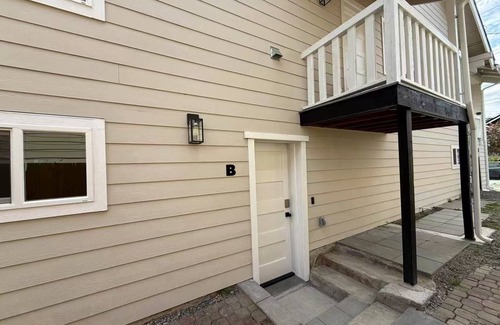Mount Baker Condominio | Soothing Renovated 2-bedroom condo with AC & Laundry in vibrant Seattle Mt Baker