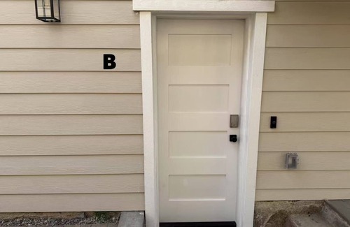 Mount Baker Condominio | Soothing Renovated 2-bedroom condo with AC & Laundry in vibrant Seattle Mt Baker