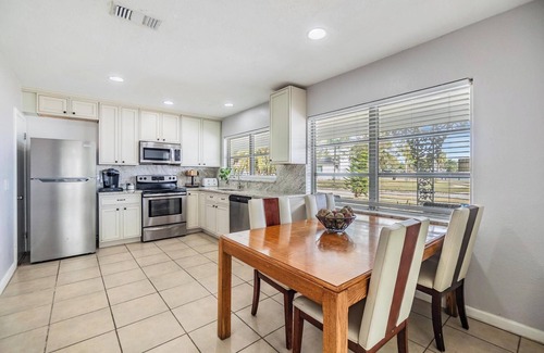 Bayou Shores Casa | Soothing townhome with PRIVATE DOCK & KAYAKS in St. Petersburg