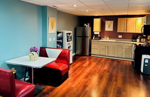 Broomall Apartamento | Sophia's Flat B-No Step/ Pet Friendly at Quiet & Peaceful Suburb