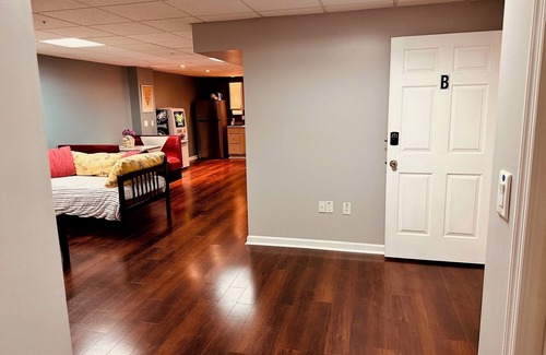 Broomall Apartamento | Sophia's Flat B-No Step/ Pet Friendly at Quiet & Peaceful Suburb