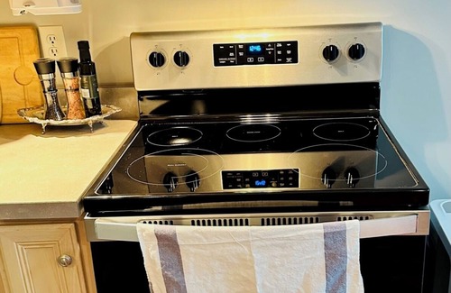 Broomall Apartamento | Sophia's Flat B-No Step/ Pet Friendly at Quiet & Peaceful Suburb