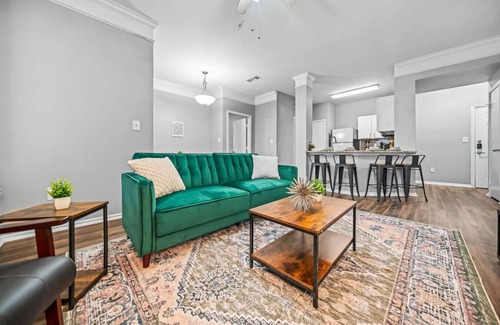 Fossil Creek Apartamento | Sophisticated Stay | 2BR, 2BA | Pool