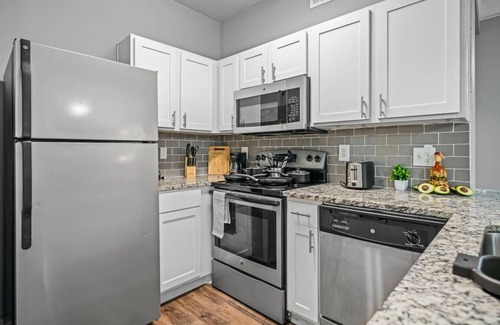 Fossil Creek Apartamento | Sophisticated Stay | 2BR, 2BA | Pool