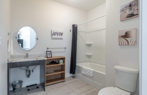 North End Apartamento | 241 Sophisticated apt with AC
