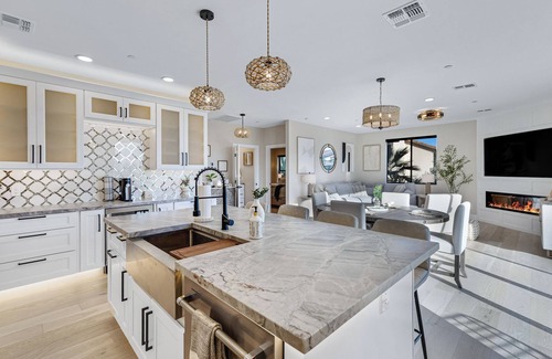 North Scottsdale Casa | New, Sophisticated and a designer home w/ mountain views, hot tub, WiFi & more!