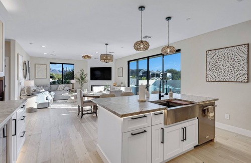 North Scottsdale Casa | New, Sophisticated and a designer home w/ mountain views, hot tub, WiFi & more!