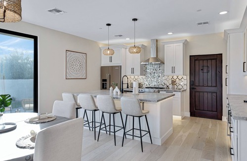North Scottsdale Casa | New, Sophisticated and a designer home w/ mountain views, hot tub, WiFi & more!