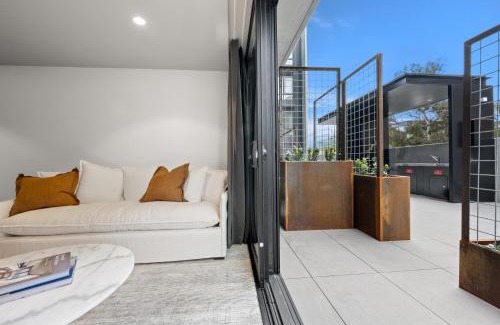 Braddon Apartamento | Sophisticated Inner-City 2-Bed with Outdoor Dining