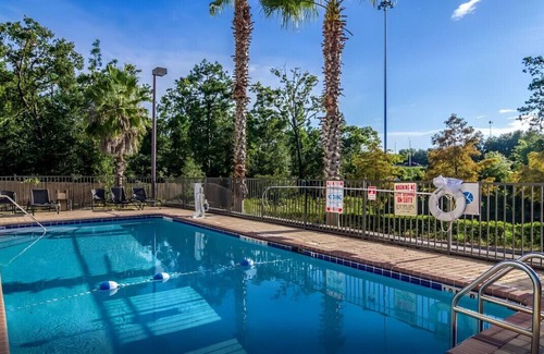 Arlington Casa | Sophisticated Room w/ Cozy Ambiance! Pet-Friendly