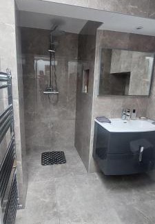 Sutton Apartamento | Sophisticated Seafront 3BD Suntrap Landscaped Yard