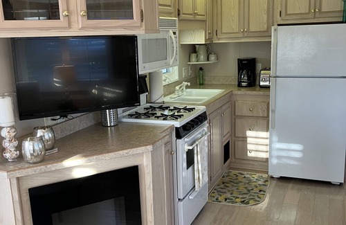 Sandbridge Cabaña | Sophisticated waterfront Sandbridge cottage on Back Bay, minutes to the ocean.