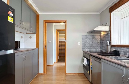 Sorell Casa | Sorell Sunlight Escape - 10 minutes from Airport