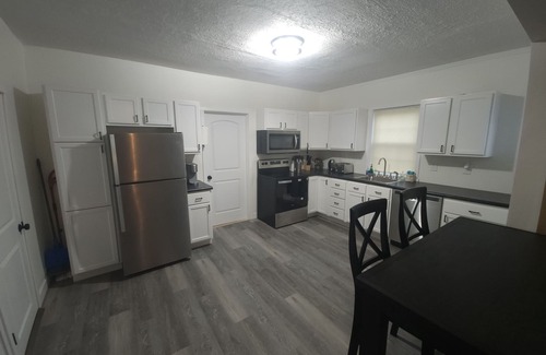 Northeast South Bend Casa | Sorin St House - Short walk to Notre Dame Campus