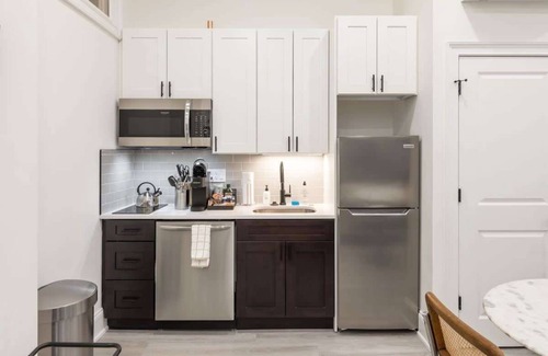 Rittenhouse Row Apartamento | Sosuite | 1BR Apt w W/D, Desk Alcove