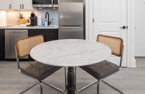 Rittenhouse Row Apartamento | Sosuite | 1BR Apt w W/D, Desk Alcove
