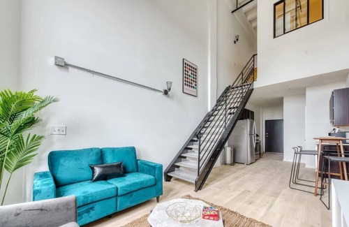 West Philadelphia Apartamento | Sosuite | 1BR Loft w W/D, Gym, Lounge