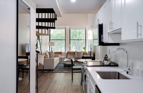 Center City East Apartamento | Sosuite | 1BR Loft w Park View, W/D, Gym, Lounge