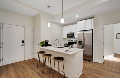 Center City East Apartamento | Sosuite | 2BR Apt w W/D, Gym, Lounge