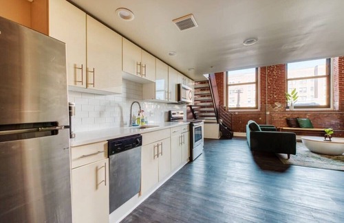 West Philadelphia Apartamento | Sosuite | 2BR Loft w Gym, Lounge, Shared Laundry