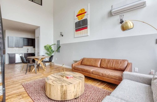 West Philadelphia Apartamento | Sosuite | 2BR Loft w W/D, Gym, Lounge