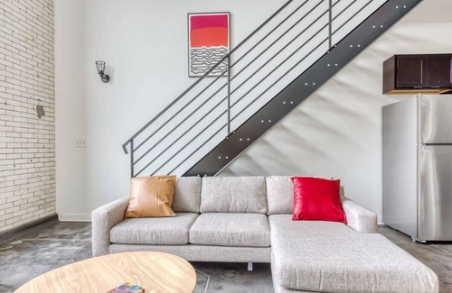West Philadelphia Apartamento | Sosuite | 2BR Loft w W/D, Gym, Lounge