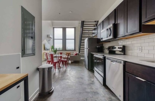 West Philadelphia Apartamento | Sosuite | 2BR Loft w W/D, Gym, Lounge