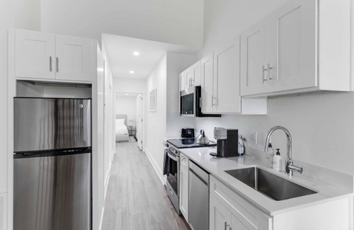 Center City East Apartamento | Sosuite | 2BR Loft w W/D, Gym, Lounge