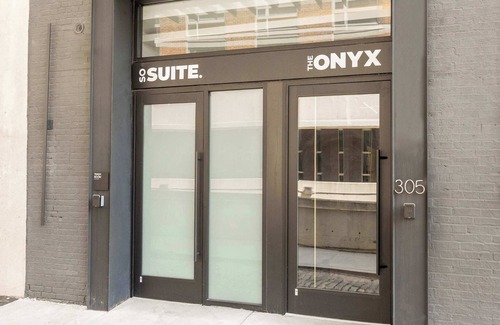 Logan Square Apartamento | Sosuite | Corner 1BR Apt w Roof Deck, Gym, Laundry