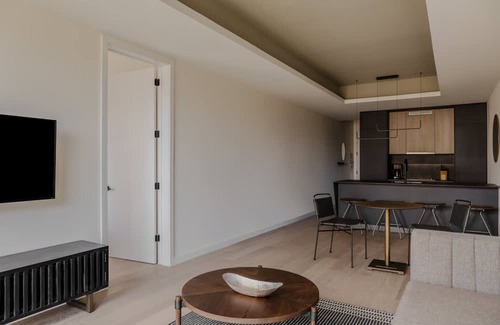 Logan Square Apartamento | Sosuite One Bed Apt Plus w Rooftop, Gym, Laundry