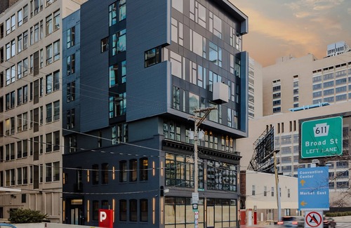 Logan Square Apartamento | Sosuite One Bed Apt Plus w Rooftop, Gym, Laundry