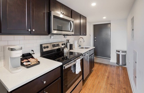 West Philadelphia Apartamento | Sosuite | Studio Loft w W/D, Gym, Lounge