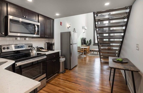 West Philadelphia Apartamento | Sosuite | Studio Loft w W/D, Gym, Lounge