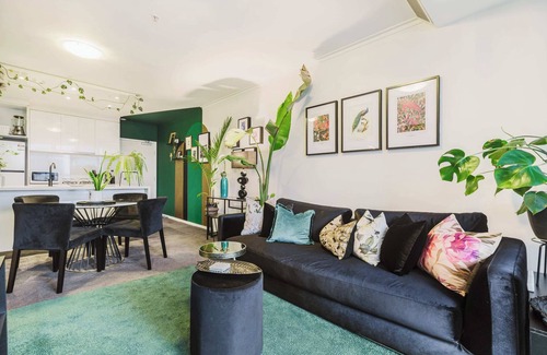 Southbank Condominio | Soul-Stirring Oasis With Enclosed Balcony Retreat