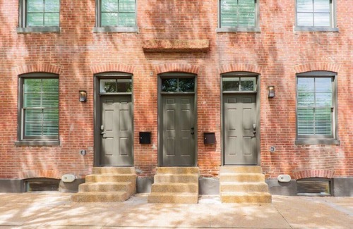 Soulard Casa | Soulard Retreat | 7BR/9BA |Courtyard / ABODEbucks