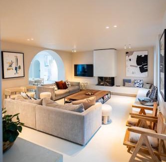 Stalhille Casa | Souljoy Sanctuary - luxury Holiday design House with 7 rooms, 6 bathrooms for 14 people