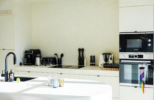 Stalhille Casa | Souljoy Sanctuary - luxury Holiday design House with 7 rooms, 6 bathrooms for 14 people