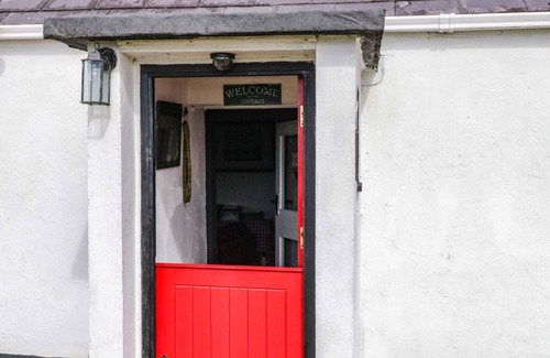 Achill Sound Cabaña | SOUND COTTAGE, pet friendly in Achill Island, County Mayo