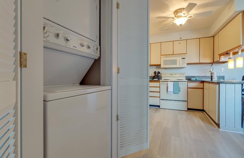 Kitty Hawk Condominio | Sound side OBX Garden Condo no stairs, pool -Come enjoy the Fall at the beach!