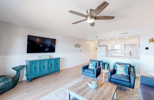 Hatteras Condominio | Soundfront Gem W/ Furnished Balcony, Free WiFi, & Beach Access Nearby