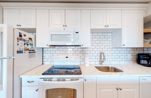 Hatteras Condominio | Soundfront Gem W/ Furnished Balcony, Free WiFi, & Beach Access Nearby