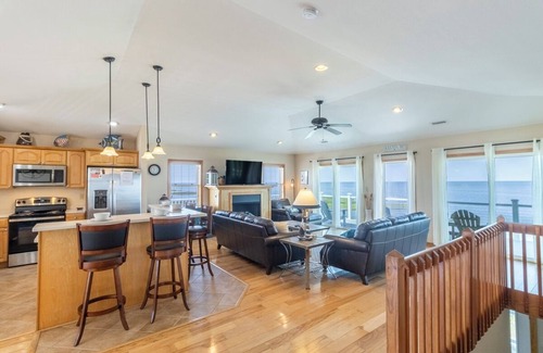Wind Over Waves Casa | Soundfront serenity with a private dock at Blue Horizon in Salvo!