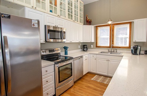 Waves Casa | Soundfront, Shared Dock and Pier, Elevator, Private Pool, Hot Tub